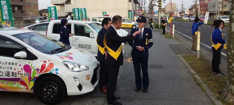 　長門警部と飲酒運転根絶の受け皿としての代行業の、 現状を聞いていただいている、支部長 