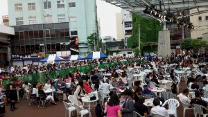 盛り上がる「うつのみやロカビリーナイト」の会場風景